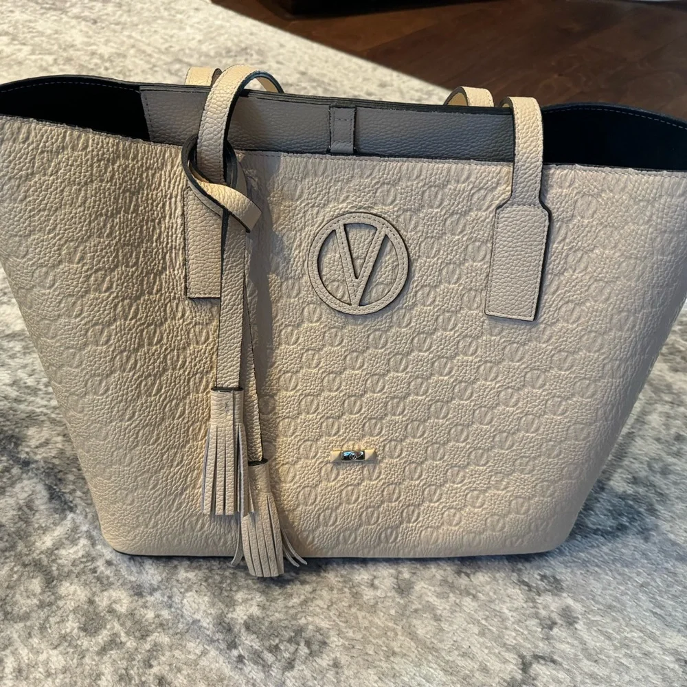 Large Valentino by Mario Valentino Cream colored tote - Picture 4 of 4